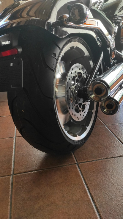 La Harley-Davidson Fat Boy 2025 es una moto que combina lo mejor del pasado y el futuro.