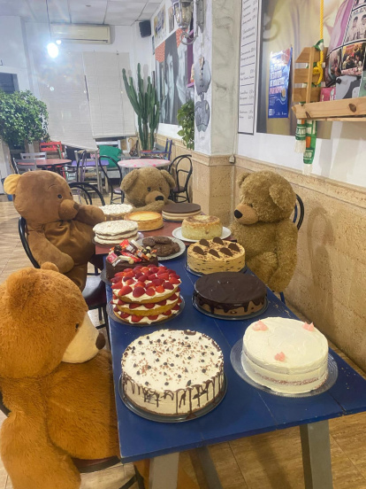 Unos comensales muy especiales en Amelie Café.