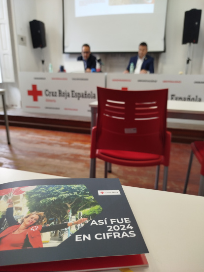 Presentación de la memoria de Cruz Roja por Francisco Vicente y Antonio Alastrué
