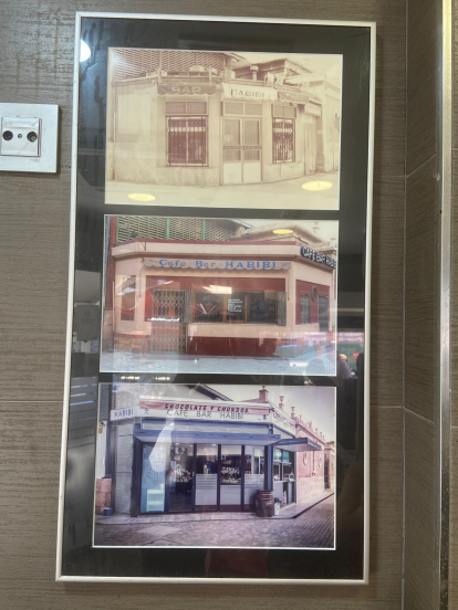 Diferentes fachadas de un mismo bar en diferentes épocas.