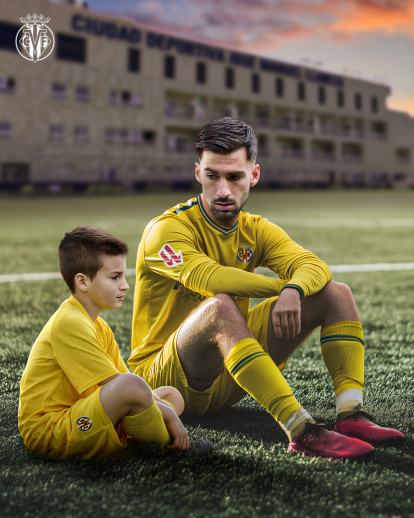 Espectacular montaje del Villarreal con Baena cuando llegó y ahora que se va con 23 años.