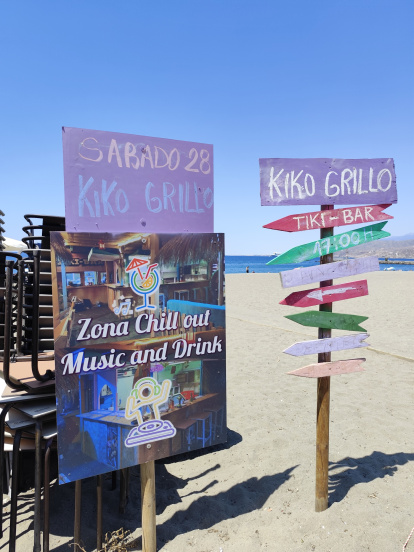 Entrada de El Sevillano, en la playa.