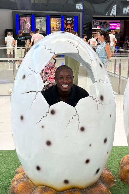 Divertida imagen del futbolista en el centro comercial.