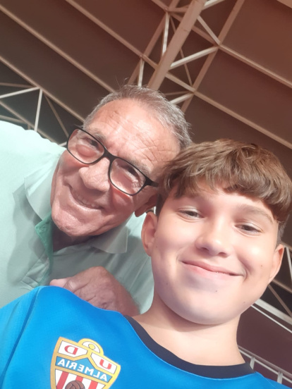 Los dos tan felices viendo los partidos del Almería en la Preferencia.