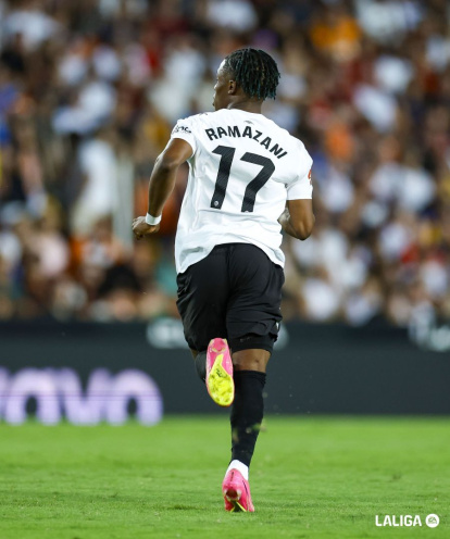 Mestalla se rinde a la calidad del internacional por Bélgica.