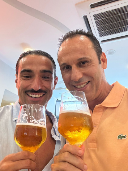 Chuli con David Rivas en el tercer tiempo de los partidos de la AFVPA.