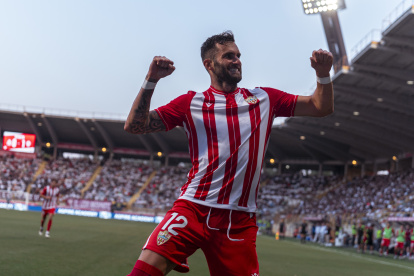 Un veterano actúa como seguro de vida de cara al gol.