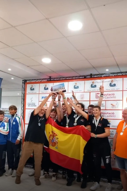 Celebrando el triunfo.