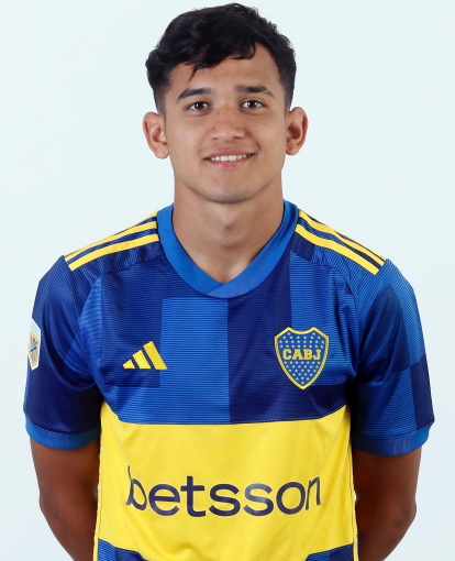 Dylan con la camiseta de Boca que ha sido su club de formación.