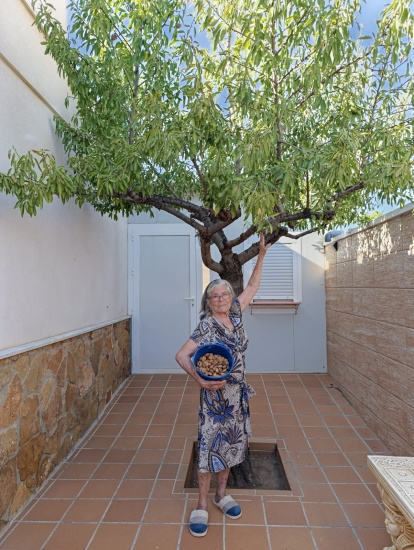 En la casa en la que vive desde los 8 años.