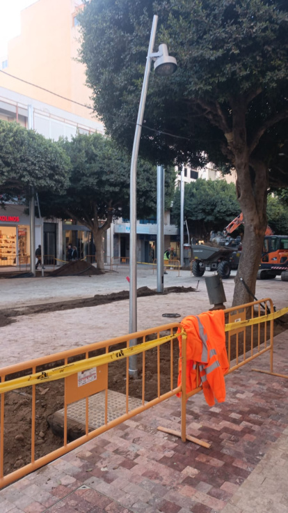 Imagen de las nuevas farolas del Paseo de Almería