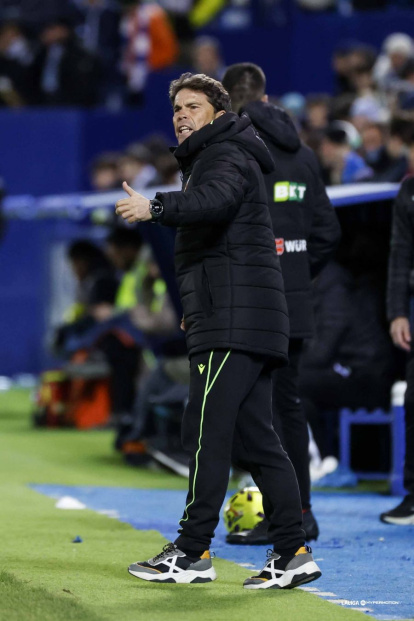 Rubi asiste al recital de sus jugadores por los campos de Segunda División.