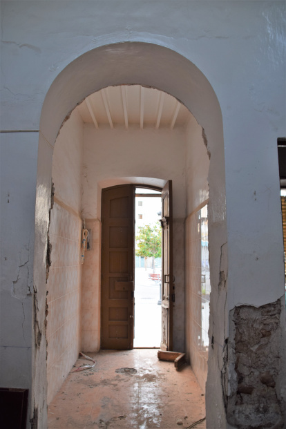 Puerta vista desde dentro de Casa Anita.