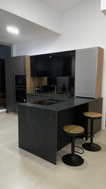 Diseño a medida, materiales de calidad y una planificación precisa definen las cocinas de Verasur, pensadas para adaptarse a cada espacio y forma de vivir.