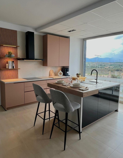 Diseño a medida, materiales de calidad y una planificación precisa definen las cocinas de Verasur, pensadas para adaptarse a cada espacio y forma de vivir.