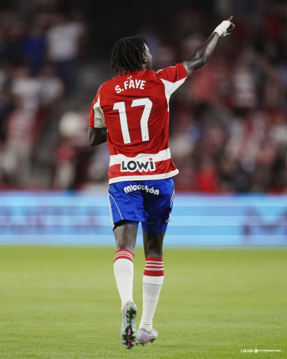 La nueva estrella del Granada es internacional por Senegal.