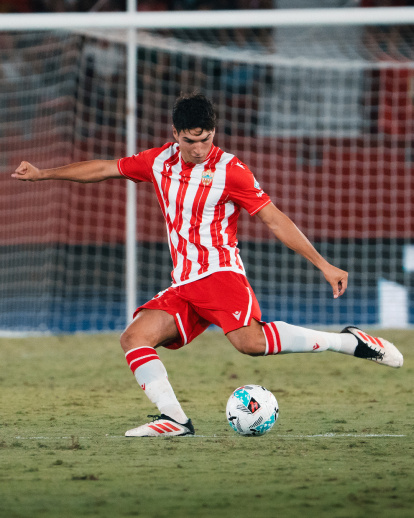Federico Bonini lidera la defensa del Almería desde su llegada de Italia.