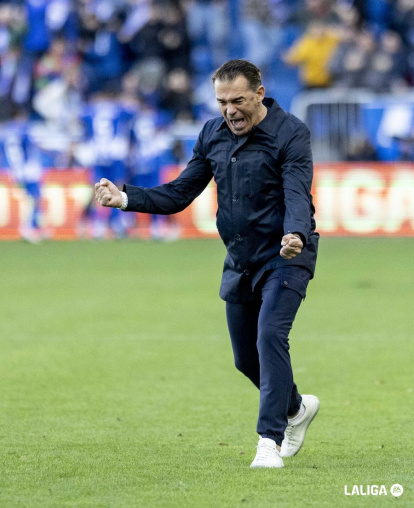 Puro carácter en el banquillo del Deportivo Alavés.