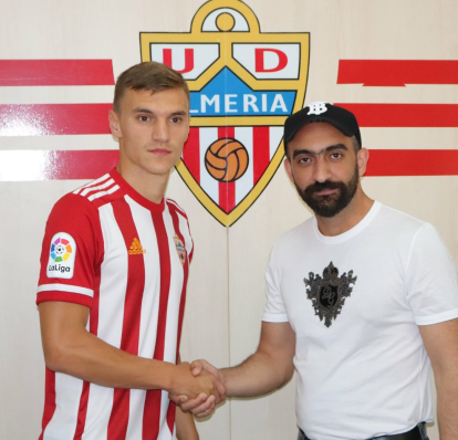 Su llegada a uno de los aspirantes al ascenso fue sonada en Almería.