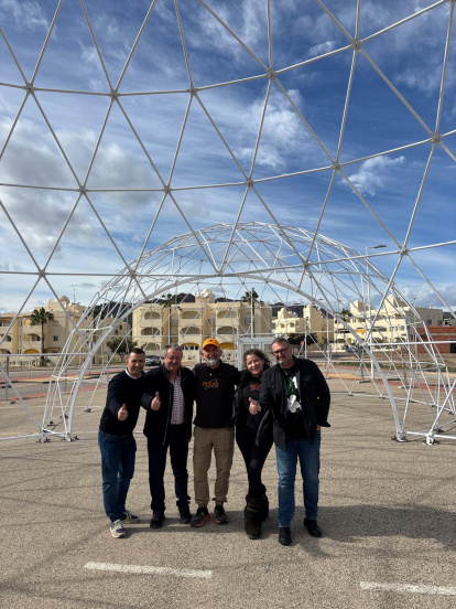 Visita de parte de la corporación municipal y los geólogos.