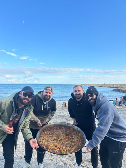 Los amigos de Aitor y Miro son sus mejores publicistas.