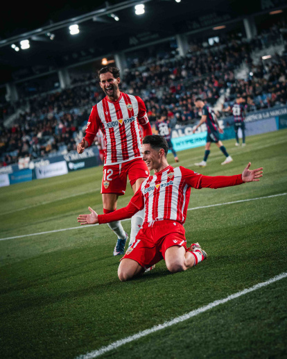 Arribas disfruta con el Almería camino de Primera División.