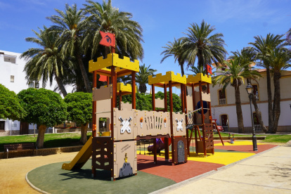 Así luce uno de los parques infantiles totalmente renovados.