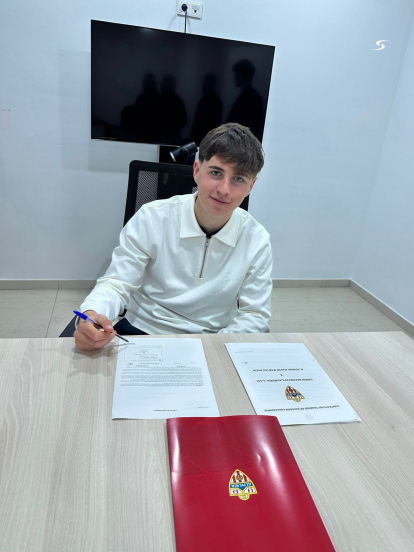 Ramón Martos feliz tras ampliar su compromiso con el Almería.