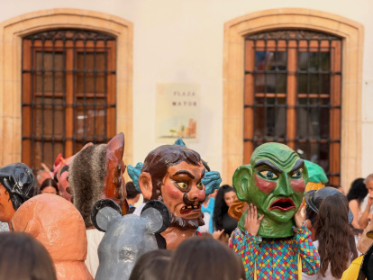 Así se vivió el Desfile de Gigantes y Cabezudos en Vera.