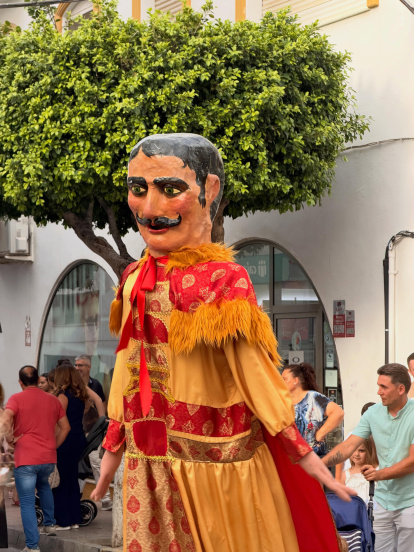 Así se vivió el Desfile de Gigantes y Cabezudos en Vera.