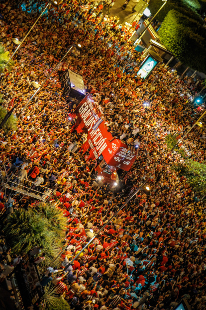 La ciudad se echa a la calle cuando toca celebrar el ascenso.