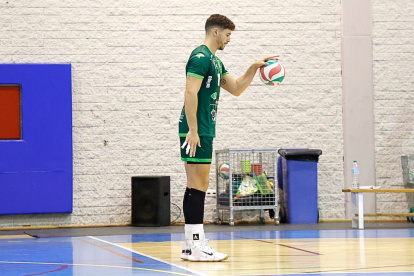 Volverá a vestir de verde y defender los colores que de Unicaja Costa Almería.