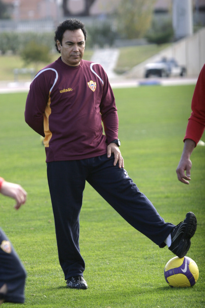 Era una constante ver a Hugo Sánchez pisando la pelota en los entrenamientos.