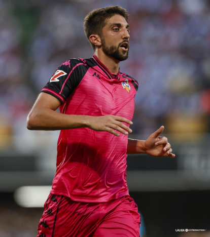 Edgar pertenece al Almería y juega cedido en el Sabadell.