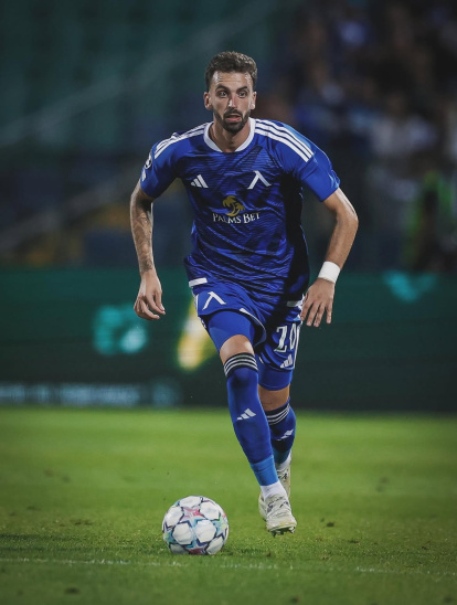 Centelles ha tardado seis partidos para ser indiscutible.