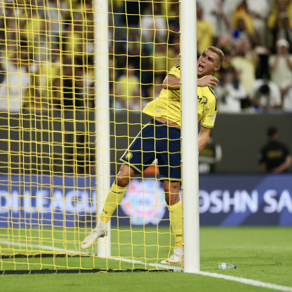 Cristiano Ronaldo apunta a su gol 1.000 y Samú Costa lo quiere celebrar con él.