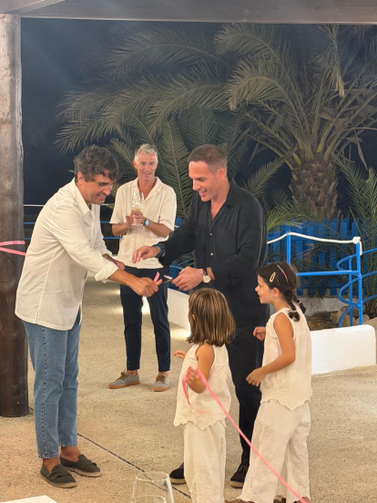 Un momento de la celebración del 40 cumpleaños de Alberto García Maturana en Cala Higuera