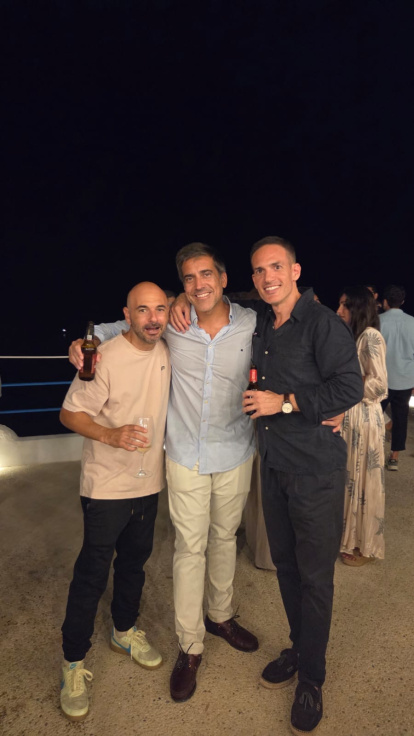 Un momento de la celebración del 40 cumpleaños de Alberto García Maturana en Cala Higuera