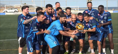 El momento más especial a punto de levantar la copa de campeones para Doble P.