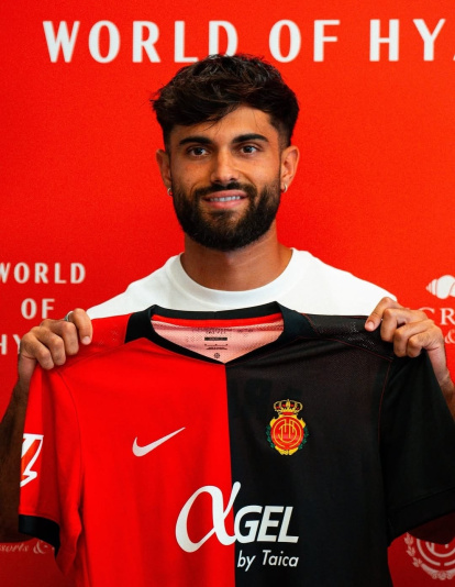 El día que fue presentado como nuevo futbolista del Mallorca.