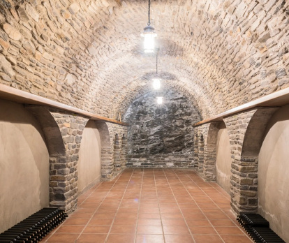 Interior de la bodega subterránea.