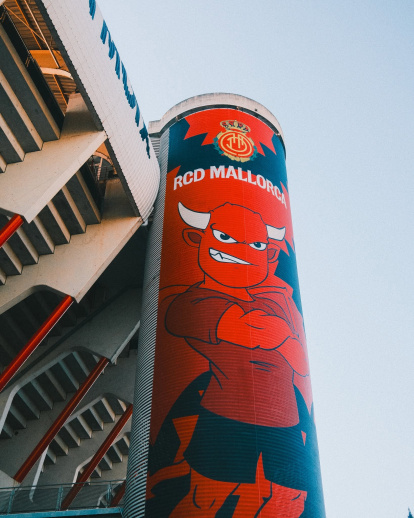 El Real Mallorca tiene pintada a su mascota en las escaleras de Son Moix.