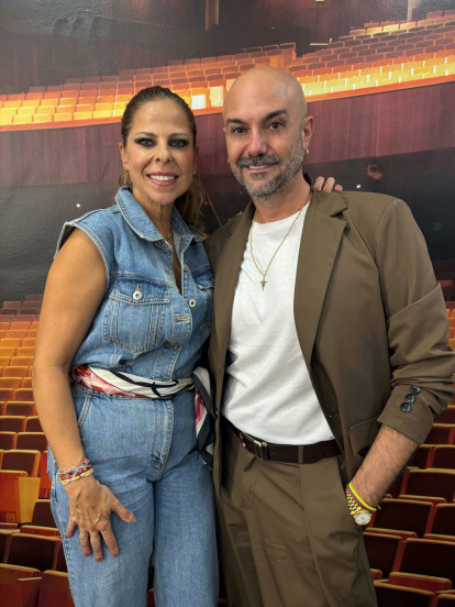 Pastora Soler y Sergi Regal, el sábado en el Teatro Auditorio de Roquetas de Mar.