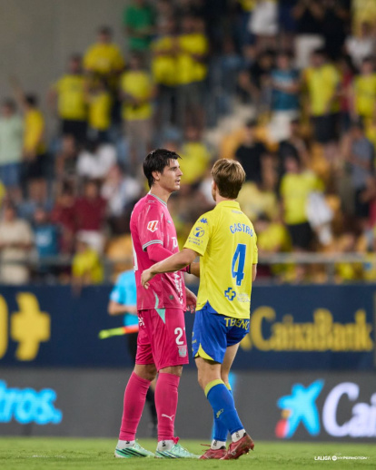 Morata en Cádiz lo pasaba mal recibiendo un repaso de los amarillos.