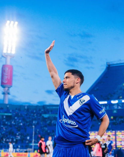 Lucas Robertone es muy querido por la afición de Vélez.