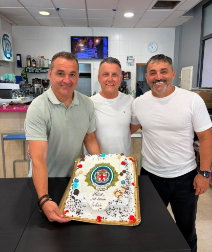 Los hermanos Peralta el día de la fiesta despedida de Julián como Policía Local de Almería.
