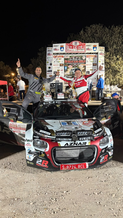 José Antonio y Osel, celebrando su triunfo en Sevilla
