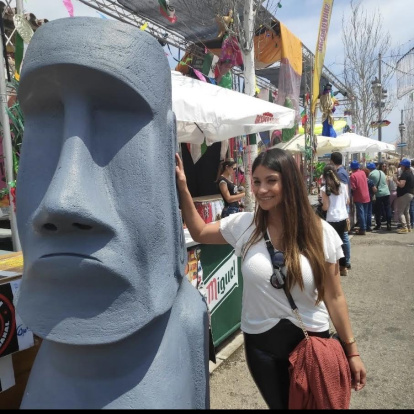Laura Olivares.