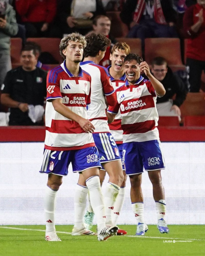 Pascual está en todas las imágenes de la victoria ante el Valladolid.