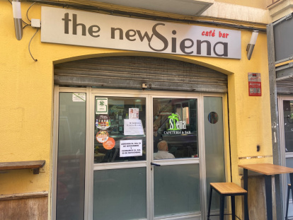 Fachada del New Siena, en la calle Pedro Jover con Poniente.